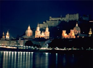 salzburg_by_night.jpg (14033 Byte)